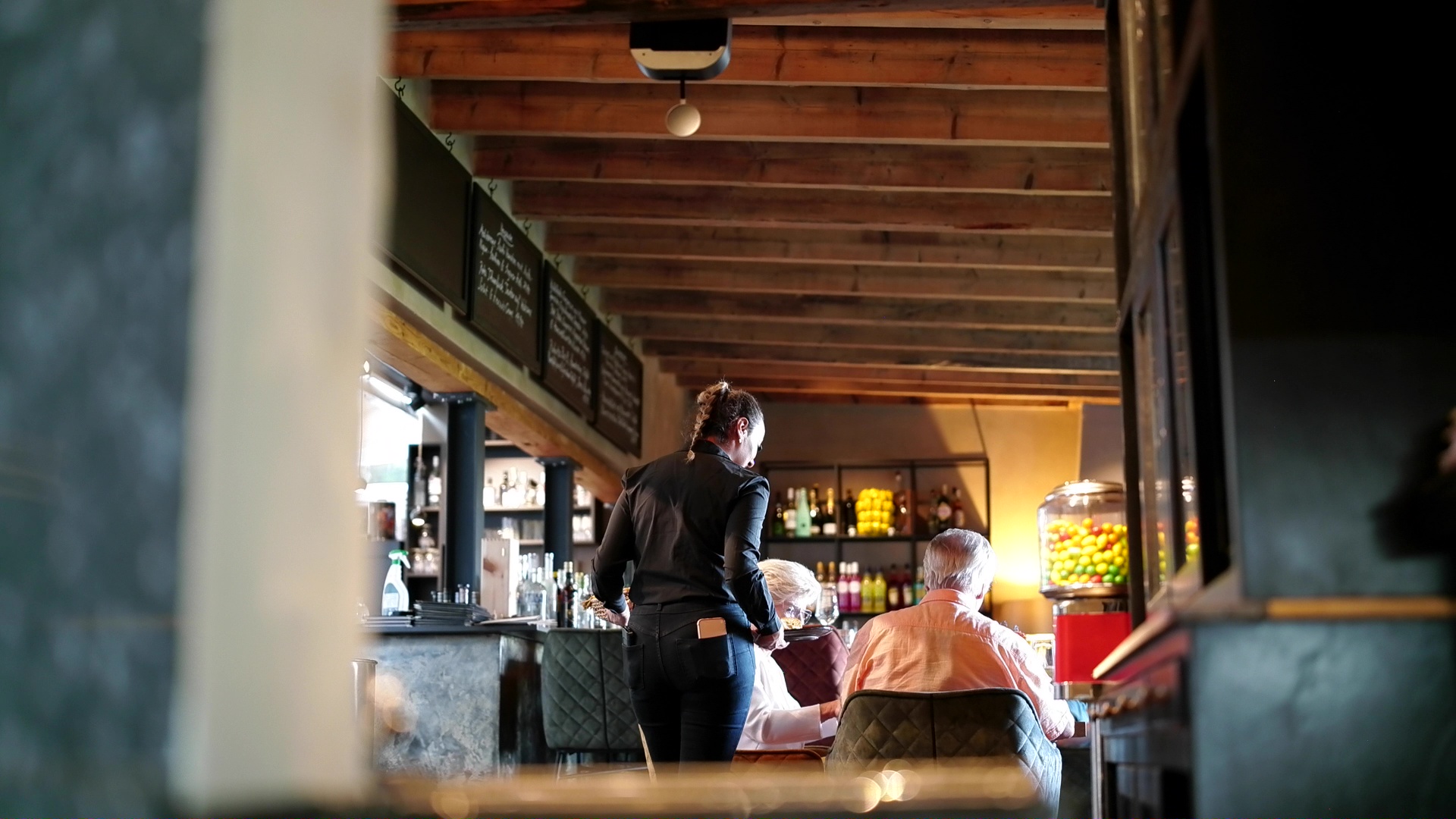 NOVANTA · Gastfreundschaft im Restaurant